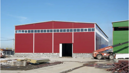 Двускатные прямостенные ангары – выбор для складов и лёгкого производства
