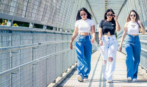 How to Style Jeans for Women with Crop Tops and Trendy Tops